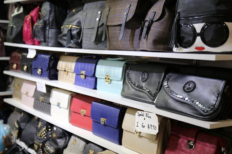Het voordeel van een tassen outlet Het voordeel van een tassen outlet